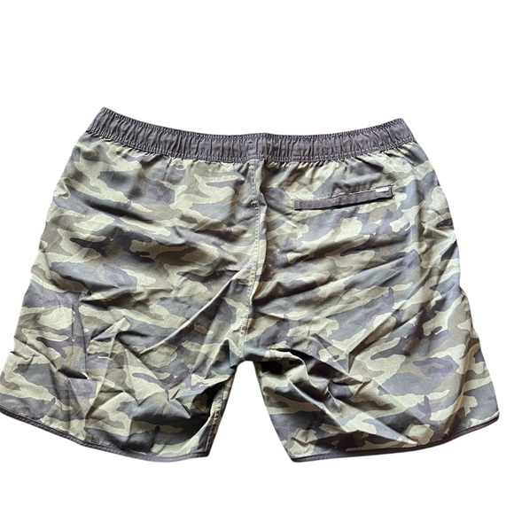 Vuori Banks Hybrid Green Camo Shorts Swim Trunks Men’s - Picture 2 of 11